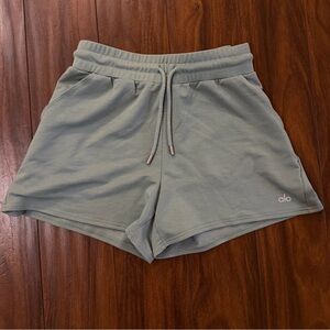 Alo Yoga Dreamy Shorts Lounge Soft Seagrass